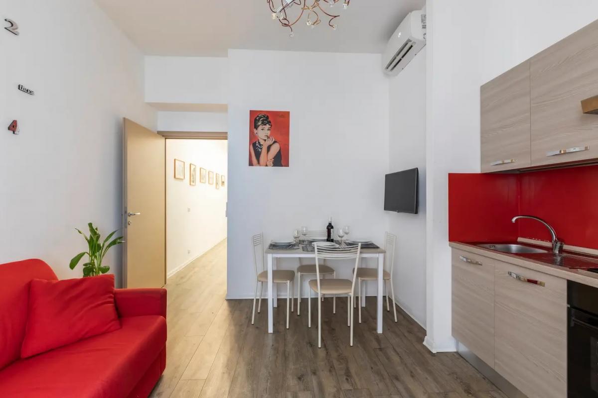 Cornelia House - Cucina con coridoio